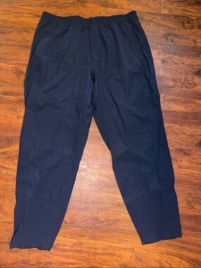lululemon Men's Navy pace breaker pants *shorter size XL